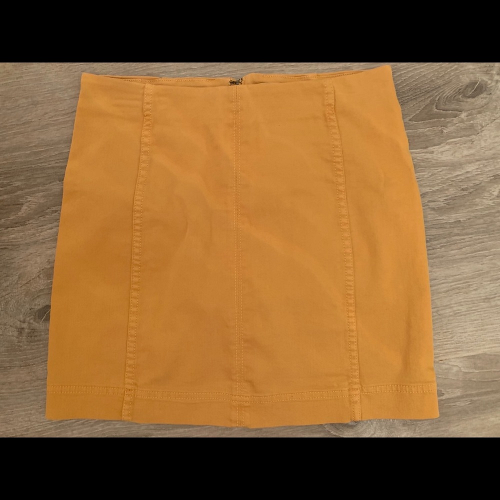 Fitted mini skirt